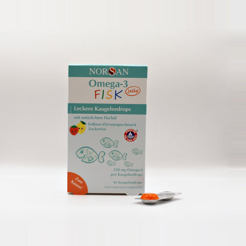 NORSAN Omega-3 FISK Jelly med en tyggegelé taget ud af blisteren